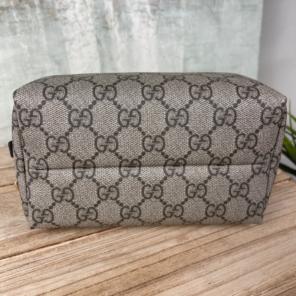 GUCCI GG SUPREME COSMETIC BAG - Picture 11 of 12